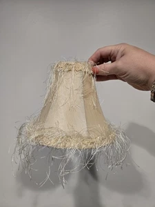 Lampenschirm beige Stoff mit fadenartigen Fransen oben & unten 6" Höhe  - Bild 1 von 6
