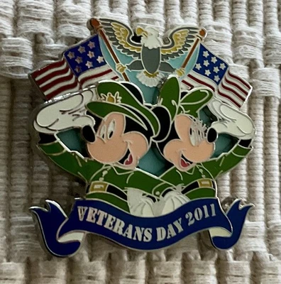 Disney Veteran’s Day Mickey And Minnie Jumbo 3D Pin - LE 2000 - Image 1 of 4