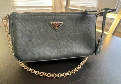 Authentic Brand New Chic PRADA Re-Edition 2000 Hobo Mini Handbag Green Leather - Image 1 of 4