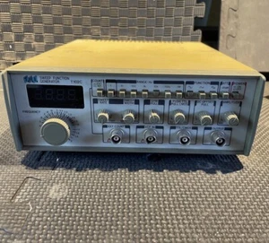 T.M.I. Sweep Function Generator T102C - (100-240V) - A1 - Picture 1 of 10