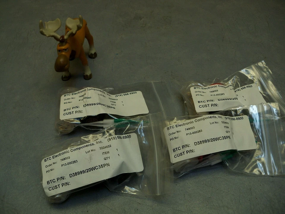 BTC Aero D38999/20WC35PN Size 13 MIL spec WALLMOUNT CONNECTOR 35 insert Lot of 4 - Image 1 of 4
