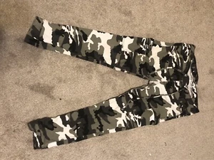 Cargohose Junior schwarz, weiß, grau Camouflage Größe M - Bild 1 von 7