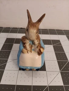 1989 Royal Albert Beatrix Potter, Miss Rabbit & Bunnies Figurine MINT - Picture 1 of 6