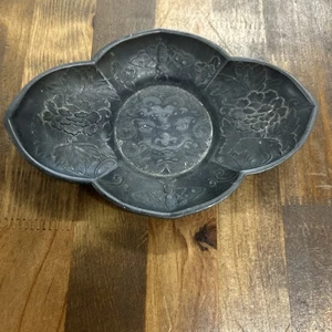 Platillo de té cara monstruo flor polilla china de colección - Imagen 1 de 7