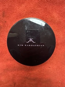 Kim Kardashian Smoldering Lips And Eye Color Compact Shadow Blush Gloss - Bild 1 von 6
