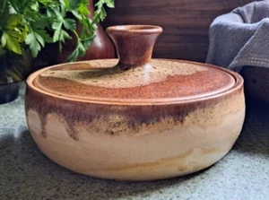 Studio Pottery Lidded Bowl MCM Signed Vintage Brown Rustic Earth Tones 6. 5" - Picture 1 of 7