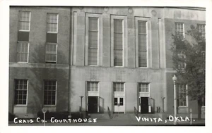 LP83 Vinita Oklahoma Court House 1955 cartolina RPPC - Foto 1 di 2
