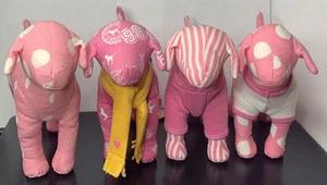 Victoria Secret ROSA Perro Colección Peluche Lote de 4 Suéteres Vestidos Bufanda 1986 VS - Imagen 1 de 9