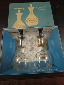 Vintage Pyrex cruet set oil and vinegar with box - Picture 1 of 3