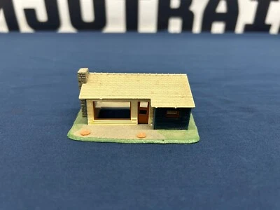 Modelo Power escala N edificio de casa de rancho suburbano blanco y azul 1587 (T) Foto 1 de 4