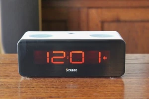 Oregon Scientific Alarm Clock And Radio RRA320PN Snooze/Sleep Radio FM (B8) - Picture 1 of 5