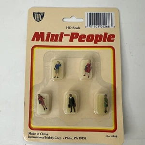 IHC HO #4268 Mini-People Standing Adults Women in Skirts (Painted) 1:87th Scale - Picture 1 of 4
