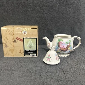 Disney Alice in Wonderland Porcelain Teapot Mad Hatter Cheshire Cat NEW in box - Foto 1 di 7