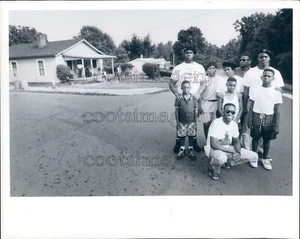 1991 Press Photo Messengers of Truth African Americans Almay James Charlotte - Picture 1 of 2