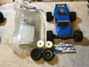 Losi mini t 1.0 with a new body look at description - Picture 1 of 13
