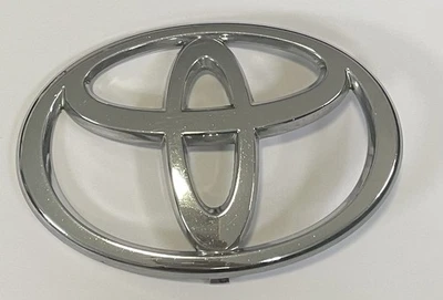 Toyota 4 Runner 2003-2005 y emblema delantero Camry 2002-2004 OEM 75311-33100 Foto 1 de 4