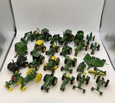 Lot of 25 ERTL John Deere Toy Diecast Tractors & Trailers 1:64 Model - Image 1 of 4