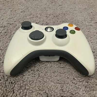 Rare Original Silver Trim White Microsoft Xbox 360 Wireless Controller! - Works! - Image 1 of 4
