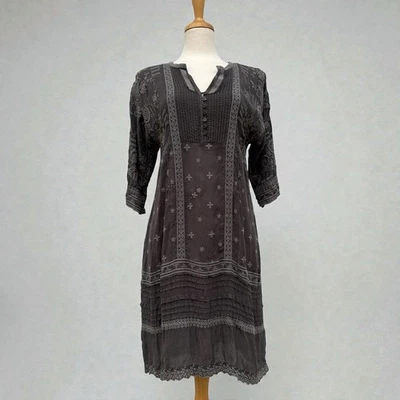 Vestido túnica Johnny Was talla M gris bordado ojales pintuck mini boho costero  Foto 1 de 4