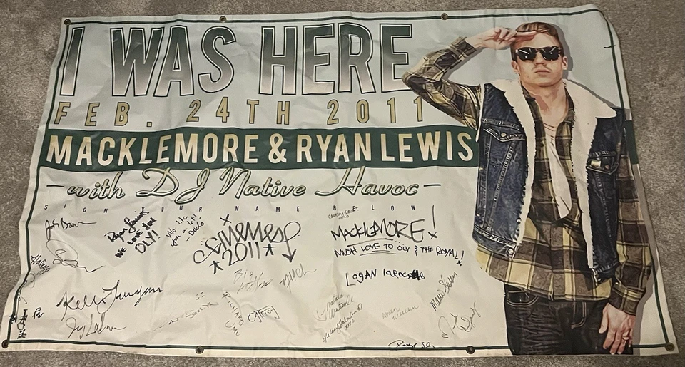 Banner de concierto firmado por Macklemore & Ryan Lewis (2011) - Póster raro de Oly Venue Foto 1 de 1