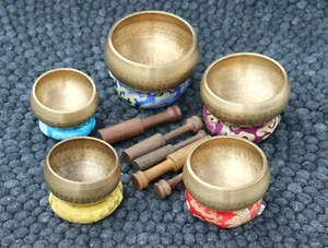Gorgeous set of 5 Gulfa Hand-beaten singing bowls, handmade in Nepal, meditation - Picture 1 of 5