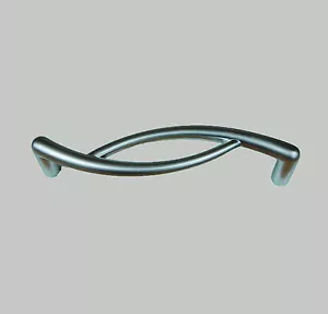 4 x Traditional Satin Chrome Crossover Cabinet Cupboard Cabinet Door Handles  - Picture 1 of 4