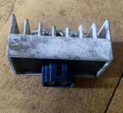 Honda CBF 125 M 08-15 Voltage Regulator Rectifier - Image 1 of 2