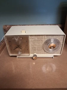 Vintage General Electric AM Tabletop Clock Radio Alarm Tested See Description - Picture 1 of 9