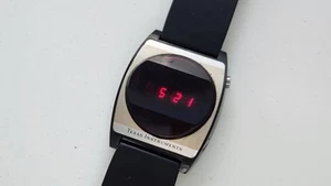 VINTAGE TEXAS INSTRUMENTS LED WATCH - Picture 1 of 10