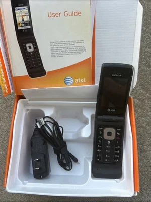 Nokia 6650 Silver Flip Phone - Image 1 of 4