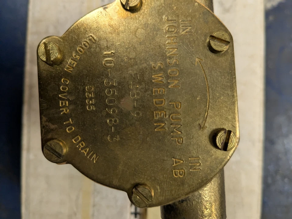 Bomba de agua Johnson para Volvo Penta 35098-3 (F4B-9) / Volvo# 829895 Foto 1 de 3