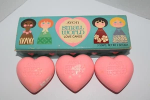 SAPONI VINTAGE - 1970 SMALL WORLD LOVE CAKES - SET DI 3 SAPONI - Foto 1 di 4