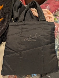 Borsa Tote Billie Eilish Nera Puffy con Logo Firmato Nuova Senza Etichette - Foto 1 di 1