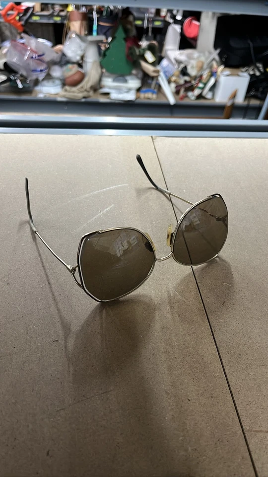 Gafas de sol unisex de aviador con marco de metal dorado lentes marrones Foto 1 de 3