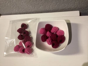 Gehäkelte Himbeeren /Brombeeren Kinderküche, Kaufladen ,Montessori Handarbeit - Bild 1 von 2