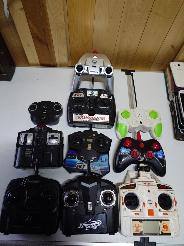 10 RC  Fernbedienungen Konvolut Sammlung  Revell Carrera Mjx J4 Skystar Carson - Bild 1 von 4