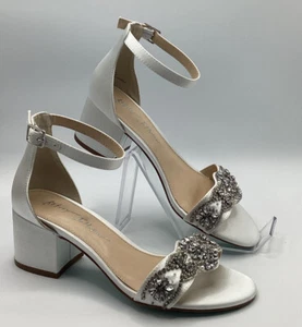 Betsey Johnson Women’s Blue, Slingback Heel-White, Size 6W. - Picture 1 of 9