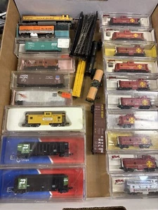 LOT OF 23 N SCALE BOX CARS (WITH BOXES) ATLAS E%C CONCOR MICROTRAINS ROUNDHOUSE - Picture 1 of 5
