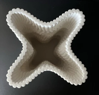 Vase modern Wellendesign Dekoration  Blumenvase - Bild 1 von 4