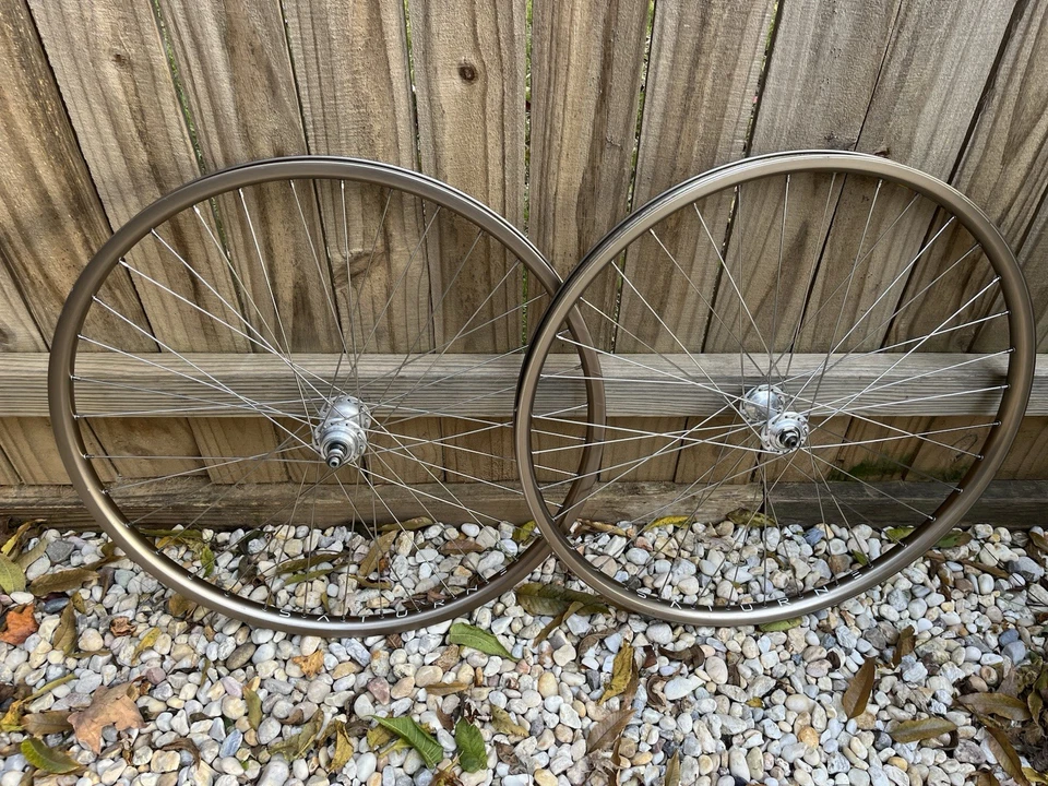 Колеса Saturne Saturae HX28 со специализированными герметичными ступицами подшипников 36h как новые - Изображение 1 из 4