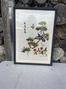 Cuadro bordado vintage chino de pájaros y flores de seda, esmaltado y enmarcado - Imagen 1 de 7
