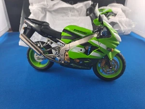 Kawasaki Ninja ZX-9R Minichamps 1:12 - Picture 1 of 13