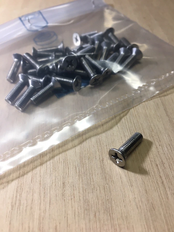 VITE ACCIAIO INOX M4X11 TESTA SVASATA PIANA  INSERTO STELLA PH2  30PZ. - Immagine 1 di 1