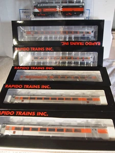 NEW HAVEN McGINISS RAPIDO FL9 WITH DCC + SOUND & 5 RAPIDO LIGHTED PASSENGER CARS - Picture 1 of 6