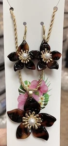 Gold Tortoise Shell plumeria flower Shell Pearl Earrings & Necklace Set - Picture 1 of 1