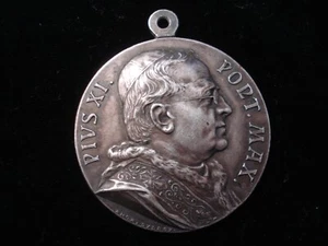 MEDALLION POPE PIVS XI 29TH INTERNATIONAL EUCHARISTIC CONGRESS 1928 (NN01) - Picture 1 of 2