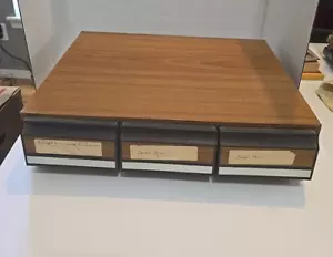 Armadio audiocassetta portaoggetti sistema modulare impilabile contiene 36 nastri vintage - Foto 1 di 6