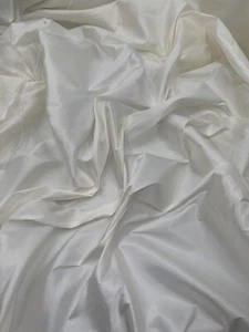 1 mtr ivory taffeta dress,bridal,wedding fabric..58”wide (147cm)C - Picture 1 of 3