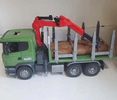 Bruder SCANIA Timber Truck with Loading Crane and 3 Trunks - Image 1 of 4