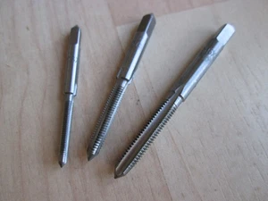 Menge (3) NEU Metrisch Gewindebohrer M3 M3x0,5 M4 M4x0,7 M5 M5x0,8 HSS Stahl Gewindebohrer #T15DA - Bild 1 von 11